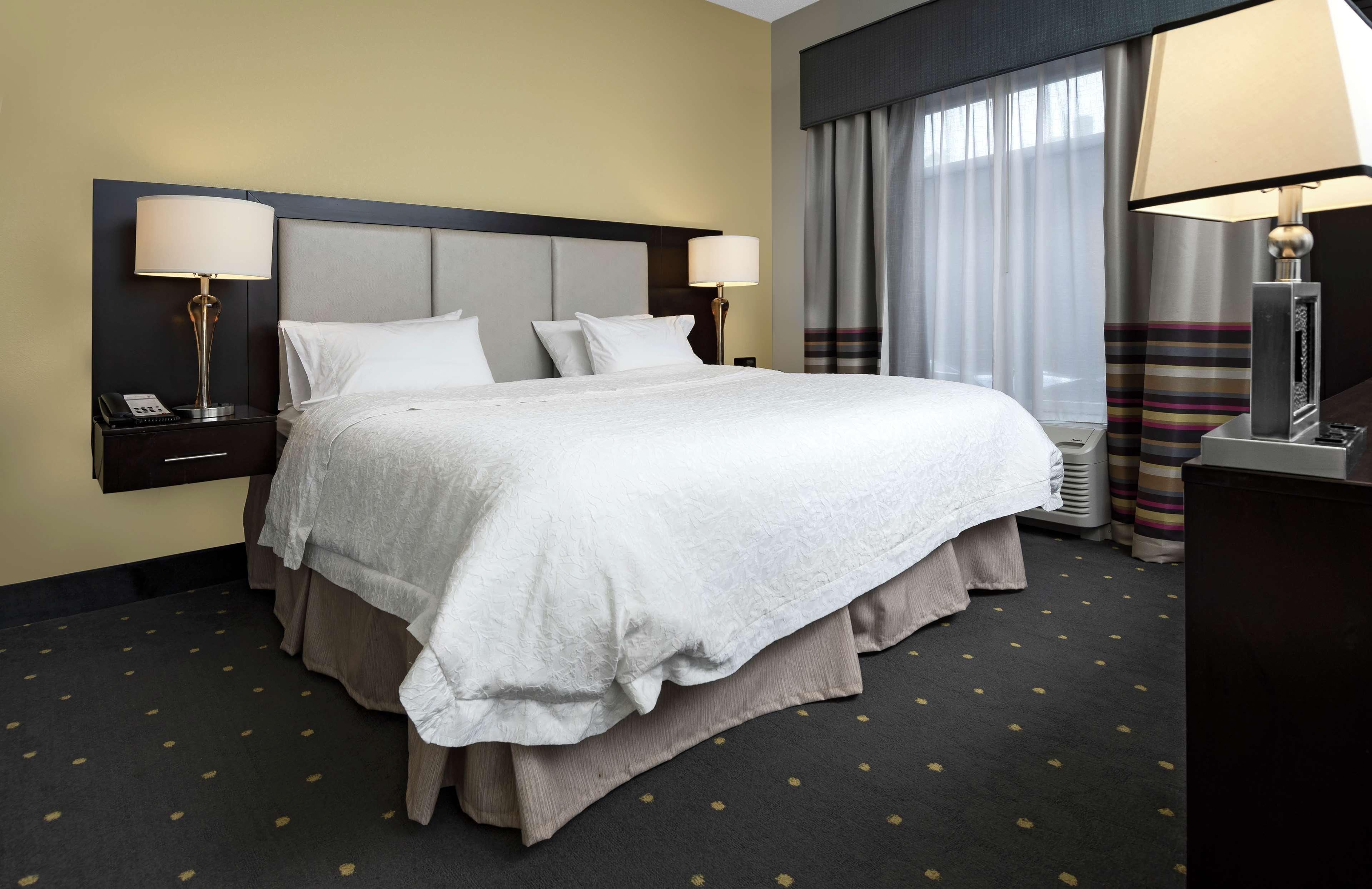 Hampton Inn & Suites - Raleigh Downtown Экстерьер фото