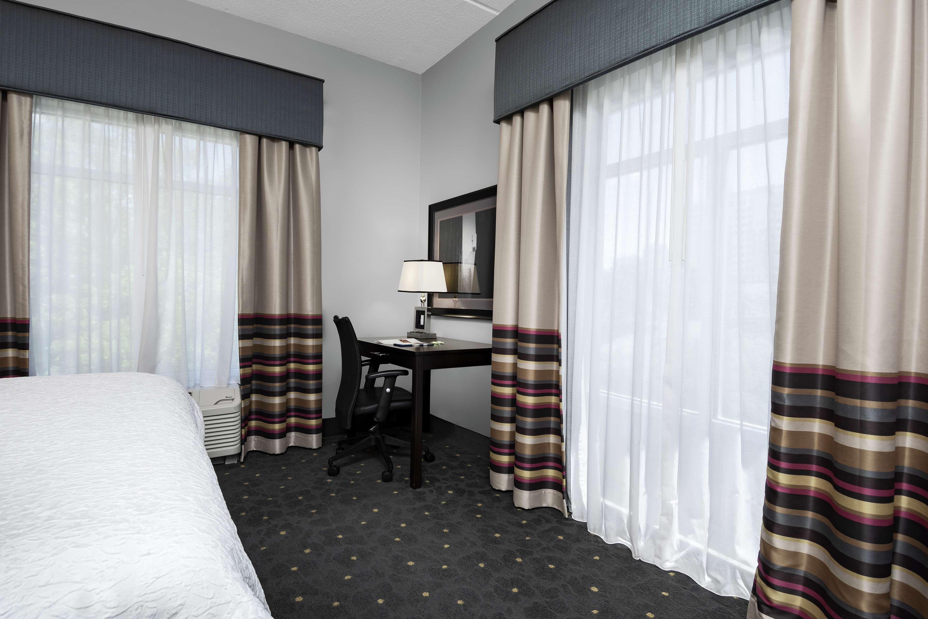 Hampton Inn & Suites - Raleigh Downtown Экстерьер фото