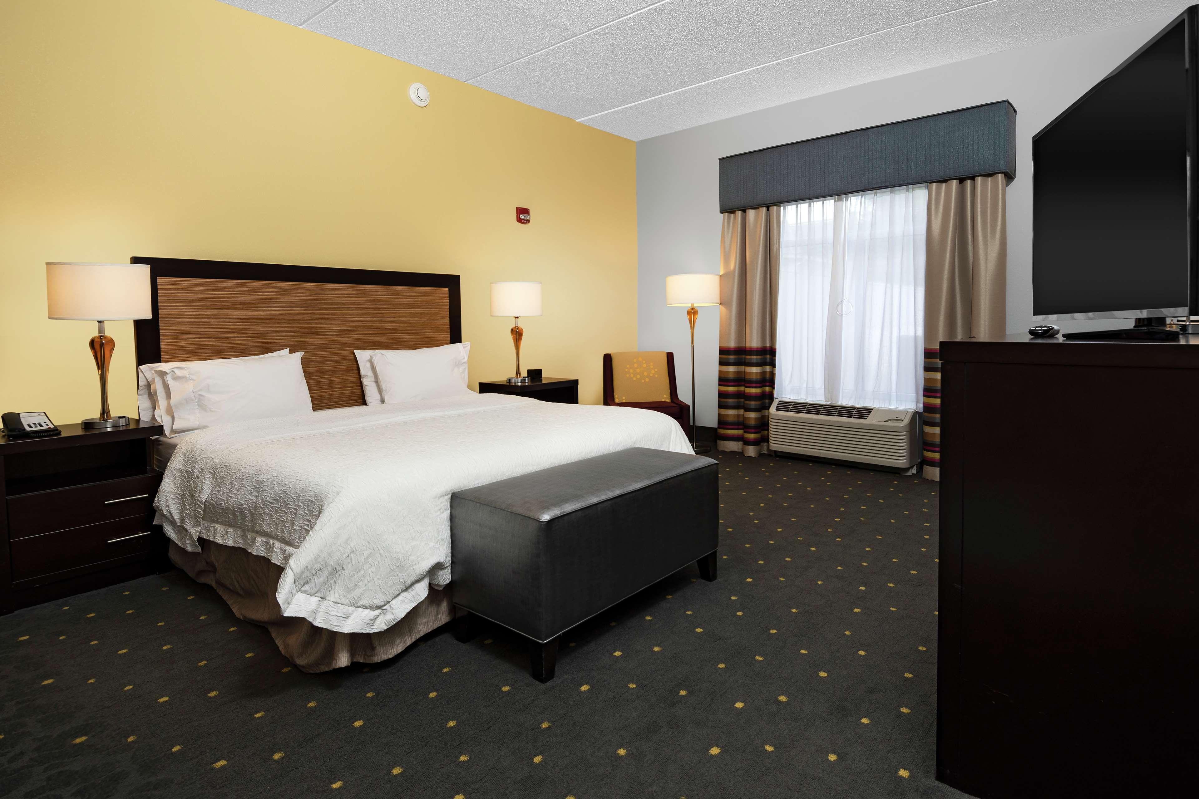 Hampton Inn & Suites - Raleigh Downtown Экстерьер фото