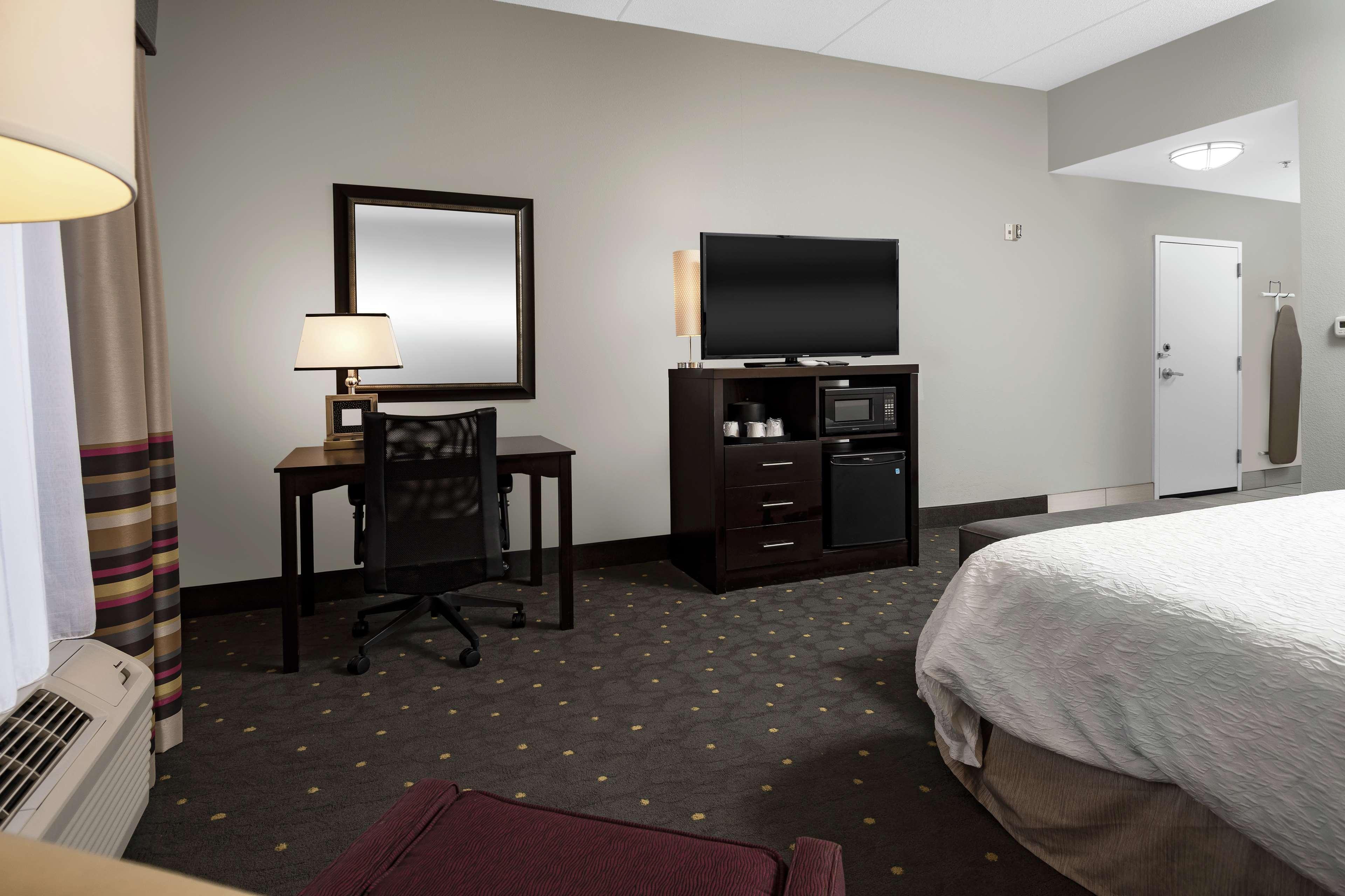 Hampton Inn & Suites - Raleigh Downtown Экстерьер фото