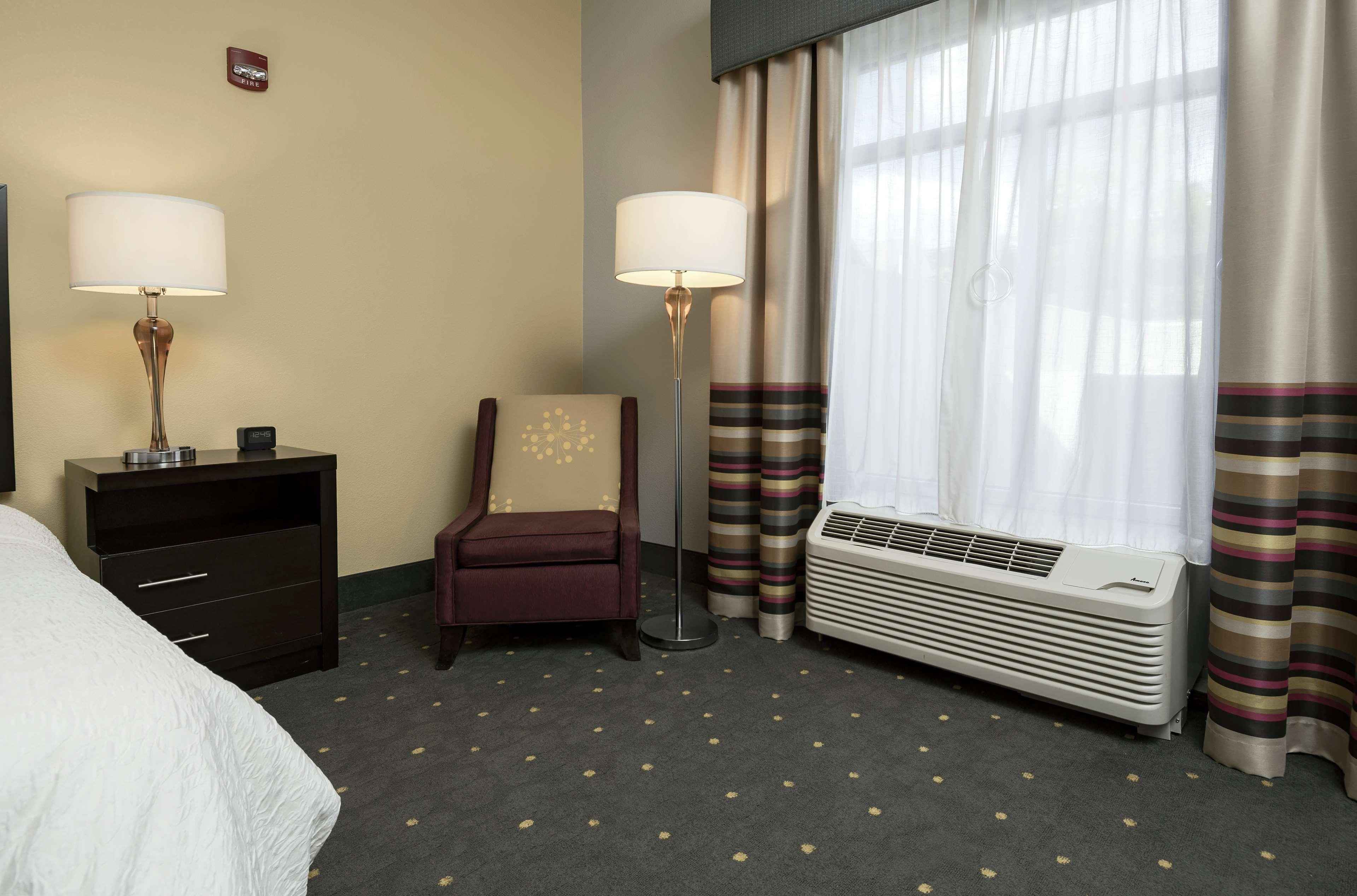Hampton Inn & Suites - Raleigh Downtown Экстерьер фото