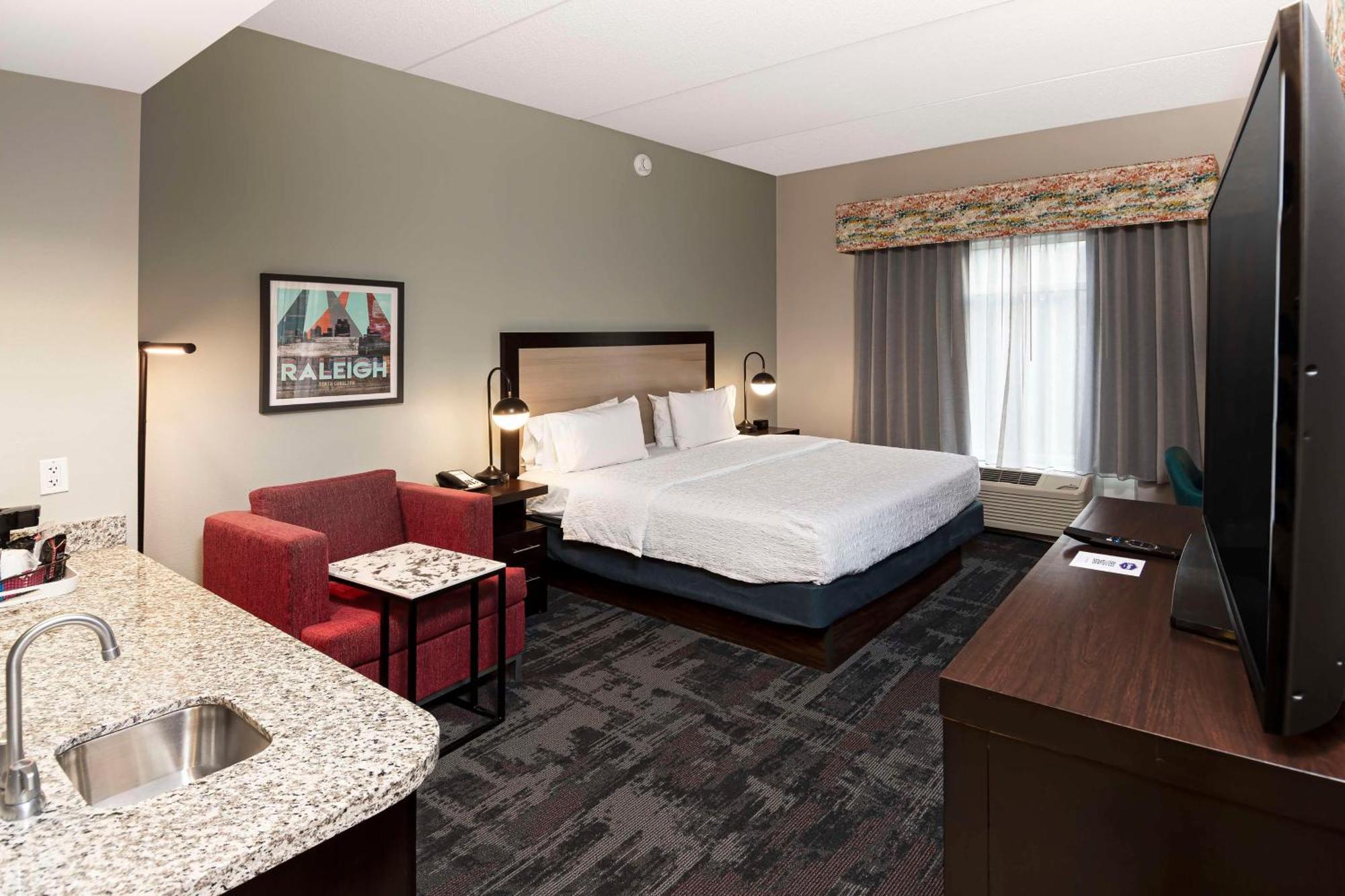Hampton Inn & Suites - Raleigh Downtown Экстерьер фото