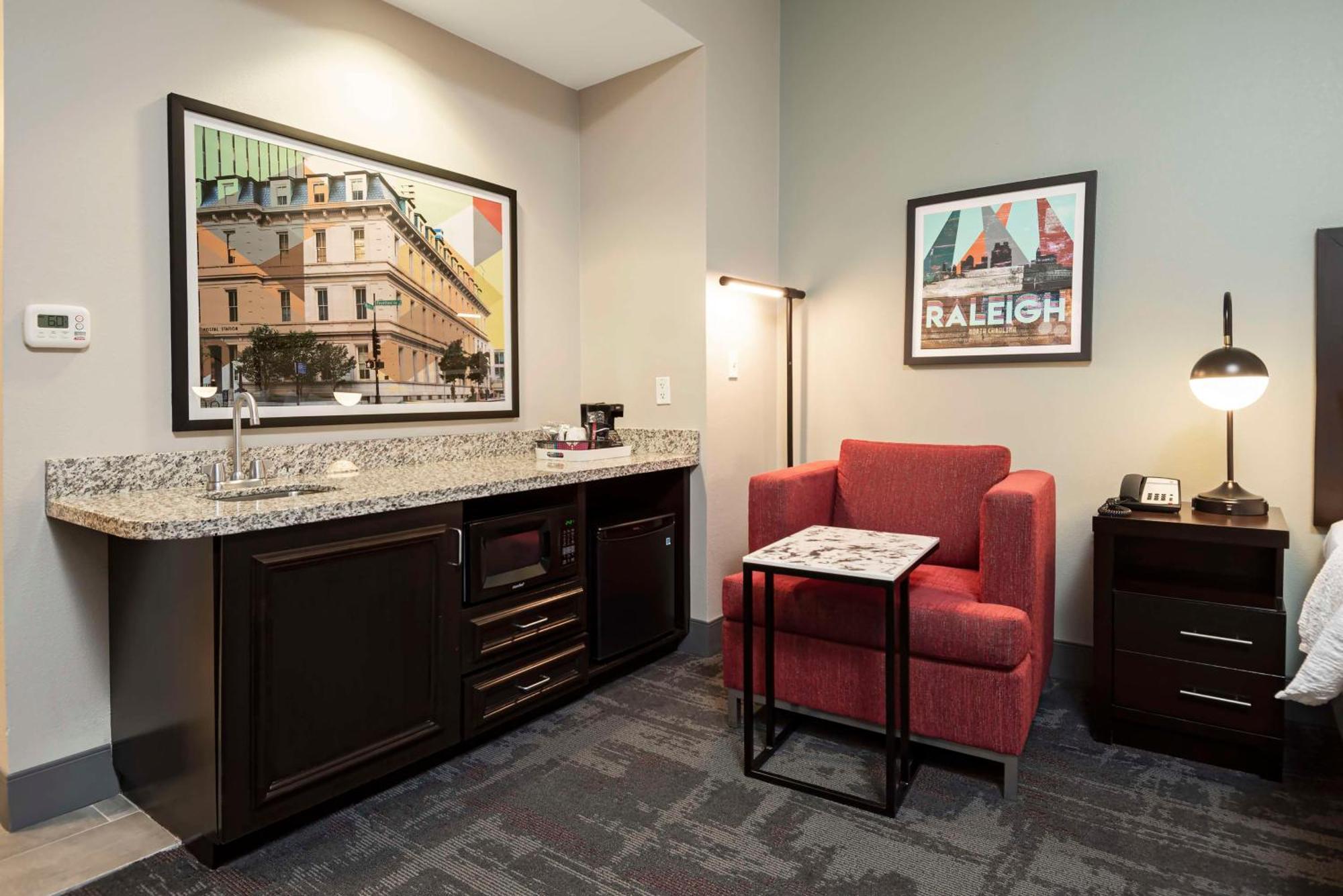 Hampton Inn & Suites - Raleigh Downtown Экстерьер фото