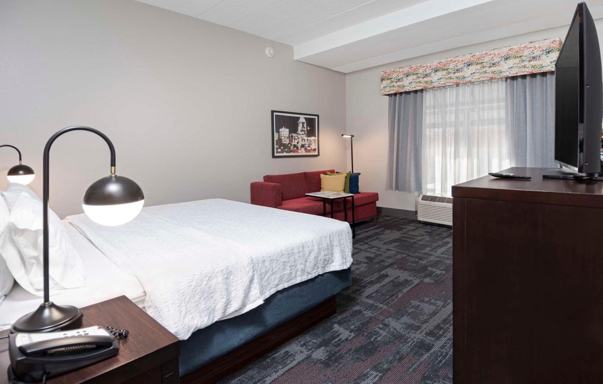 Hampton Inn & Suites - Raleigh Downtown Экстерьер фото