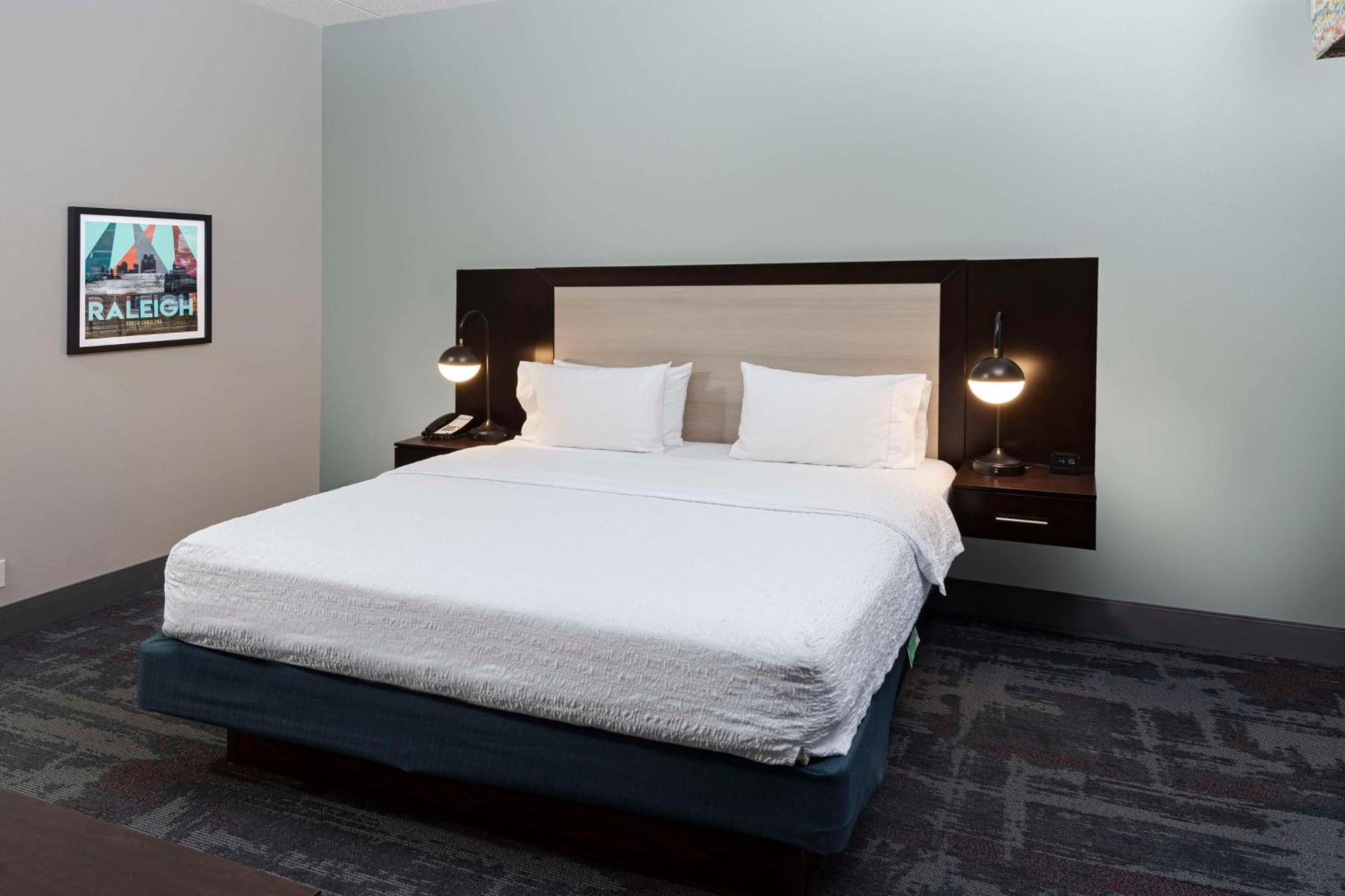 Hampton Inn & Suites - Raleigh Downtown Экстерьер фото