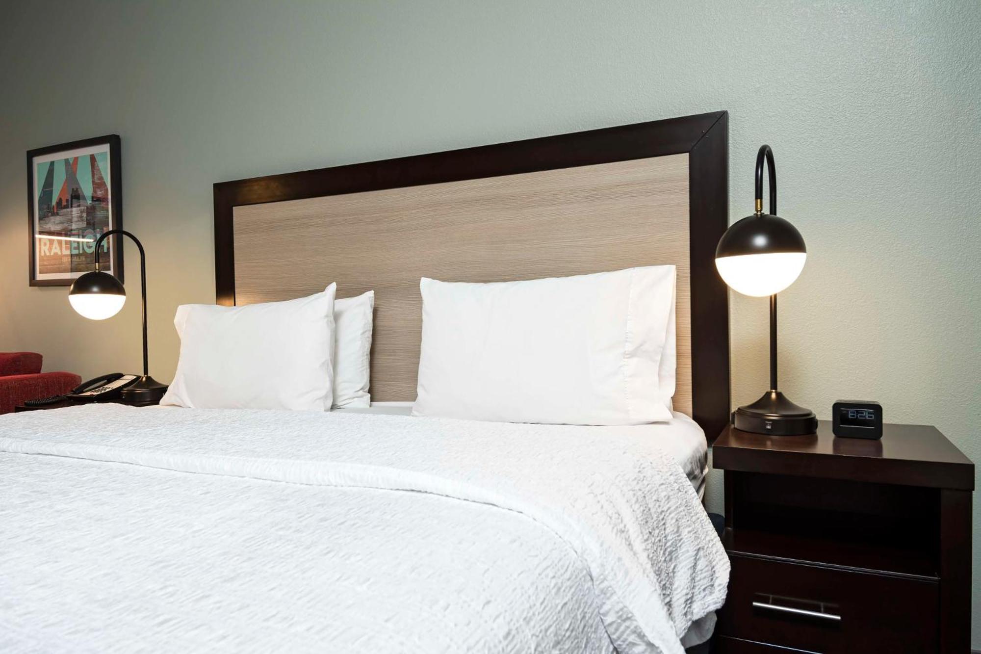 Hampton Inn & Suites - Raleigh Downtown Экстерьер фото