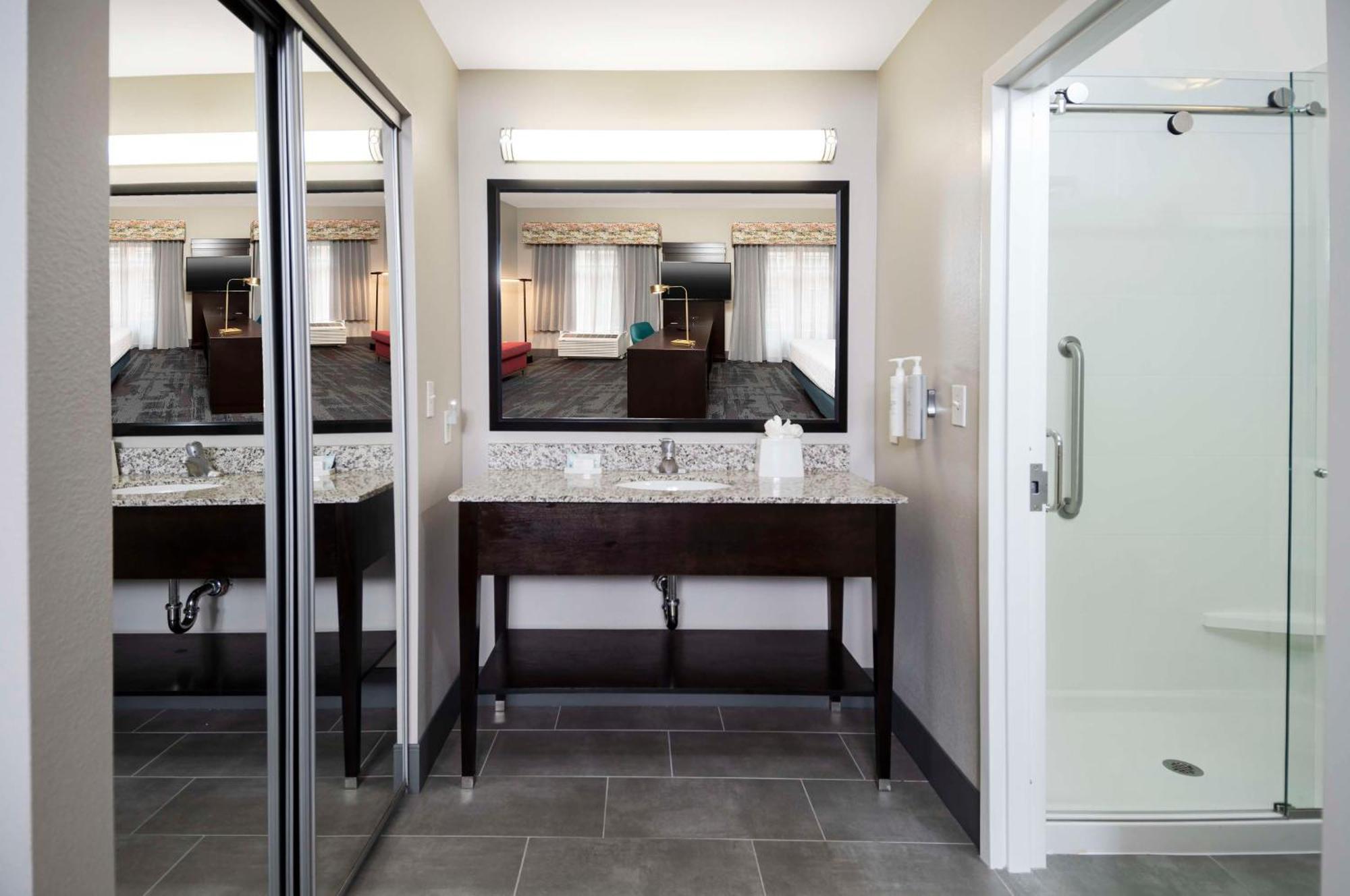 Hampton Inn & Suites - Raleigh Downtown Экстерьер фото