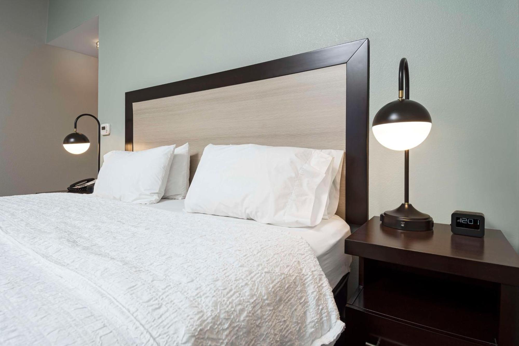 Hampton Inn & Suites - Raleigh Downtown Экстерьер фото