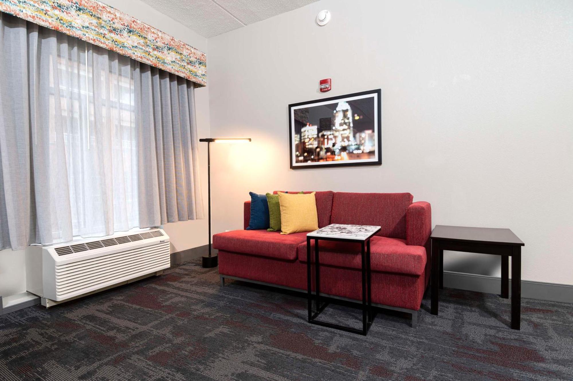 Hampton Inn & Suites - Raleigh Downtown Экстерьер фото