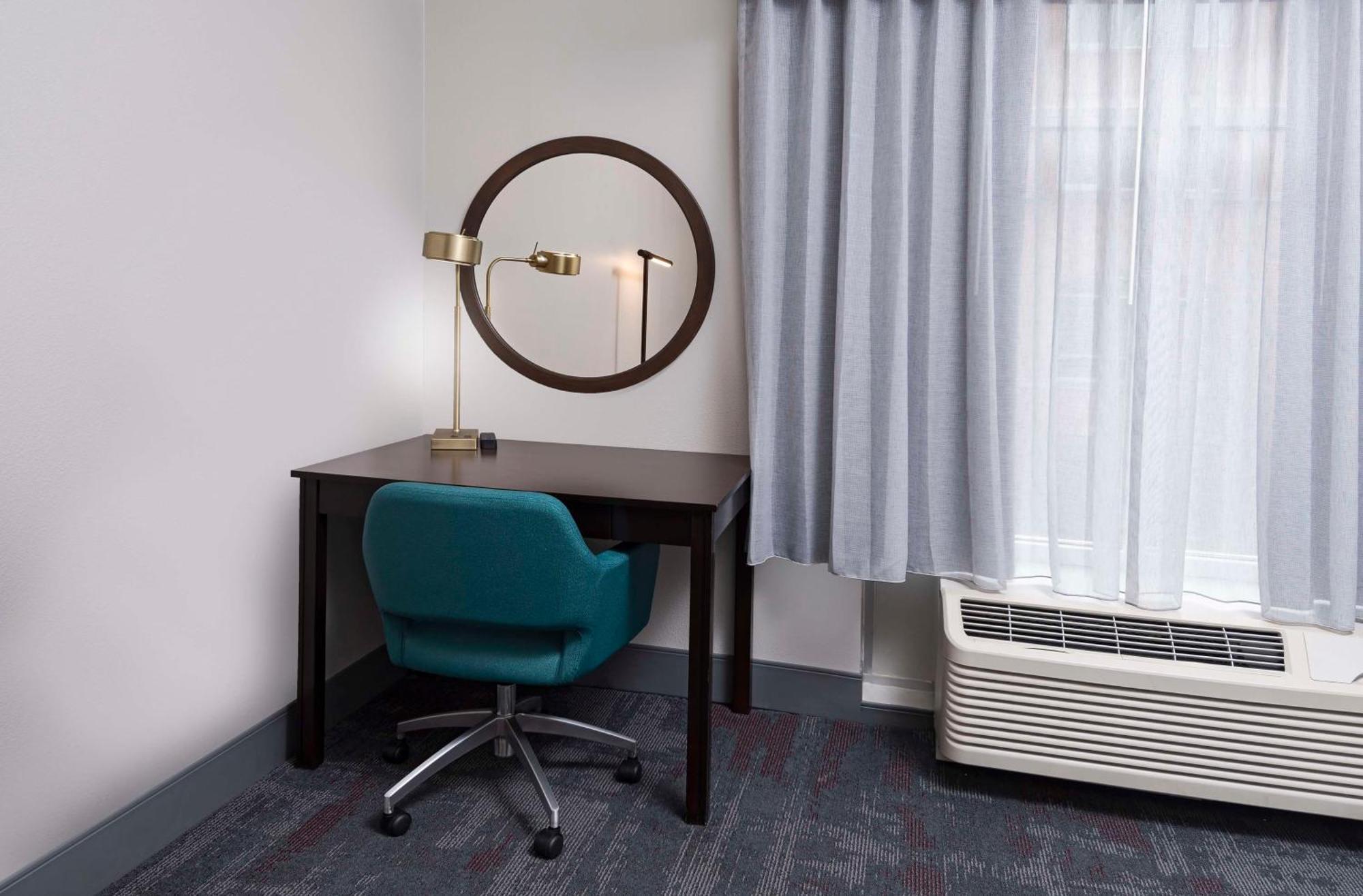 Hampton Inn & Suites - Raleigh Downtown Экстерьер фото