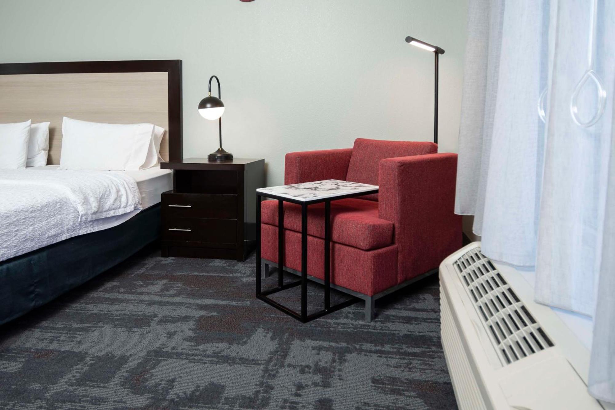 Hampton Inn & Suites - Raleigh Downtown Экстерьер фото