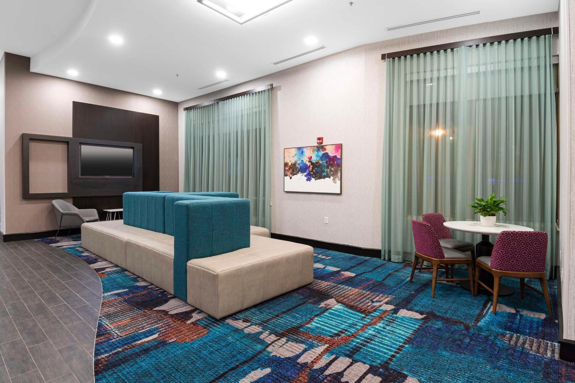 Hampton Inn & Suites - Raleigh Downtown Экстерьер фото